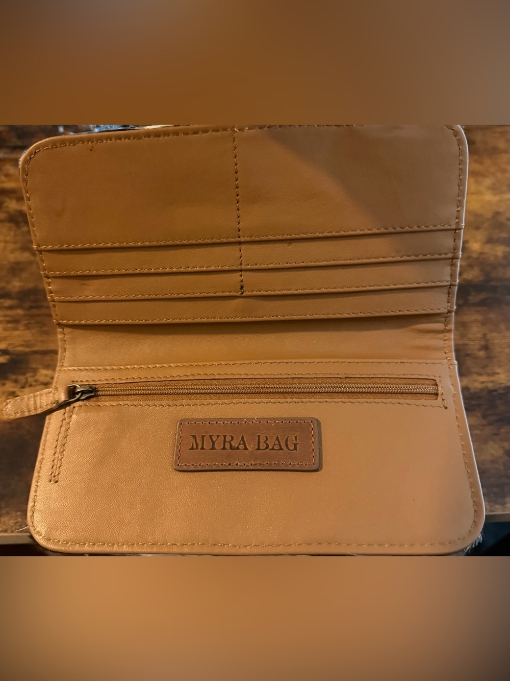 🤠  Sensational Myra Bag Hand-Tooled Leather & Cowhide Wristlet Wallet! 4"x 8" - Picture 10 of 11